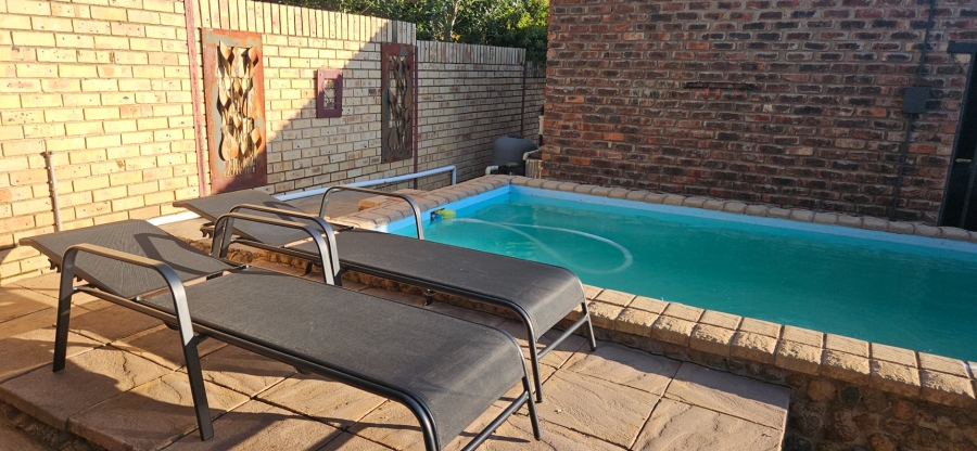 5 Bedroom Property for Sale in Langenhovenpark Free State